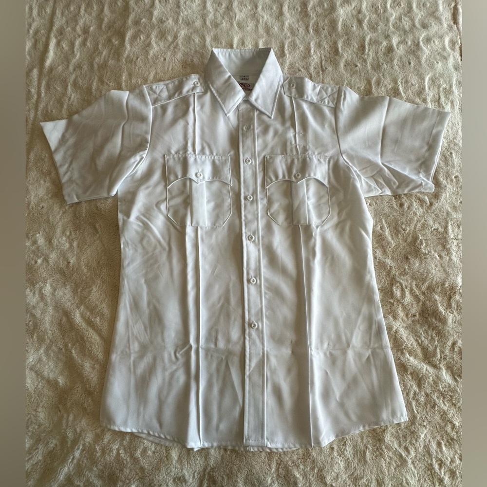 NWOT First Class White Tactical Shirt 
Medium 15-15 1/2
See photos for details.